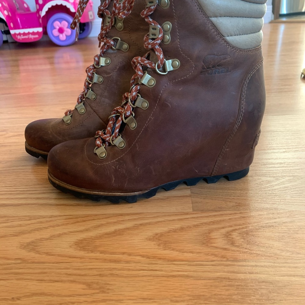 Sorel conquest wedge boots size 7.5